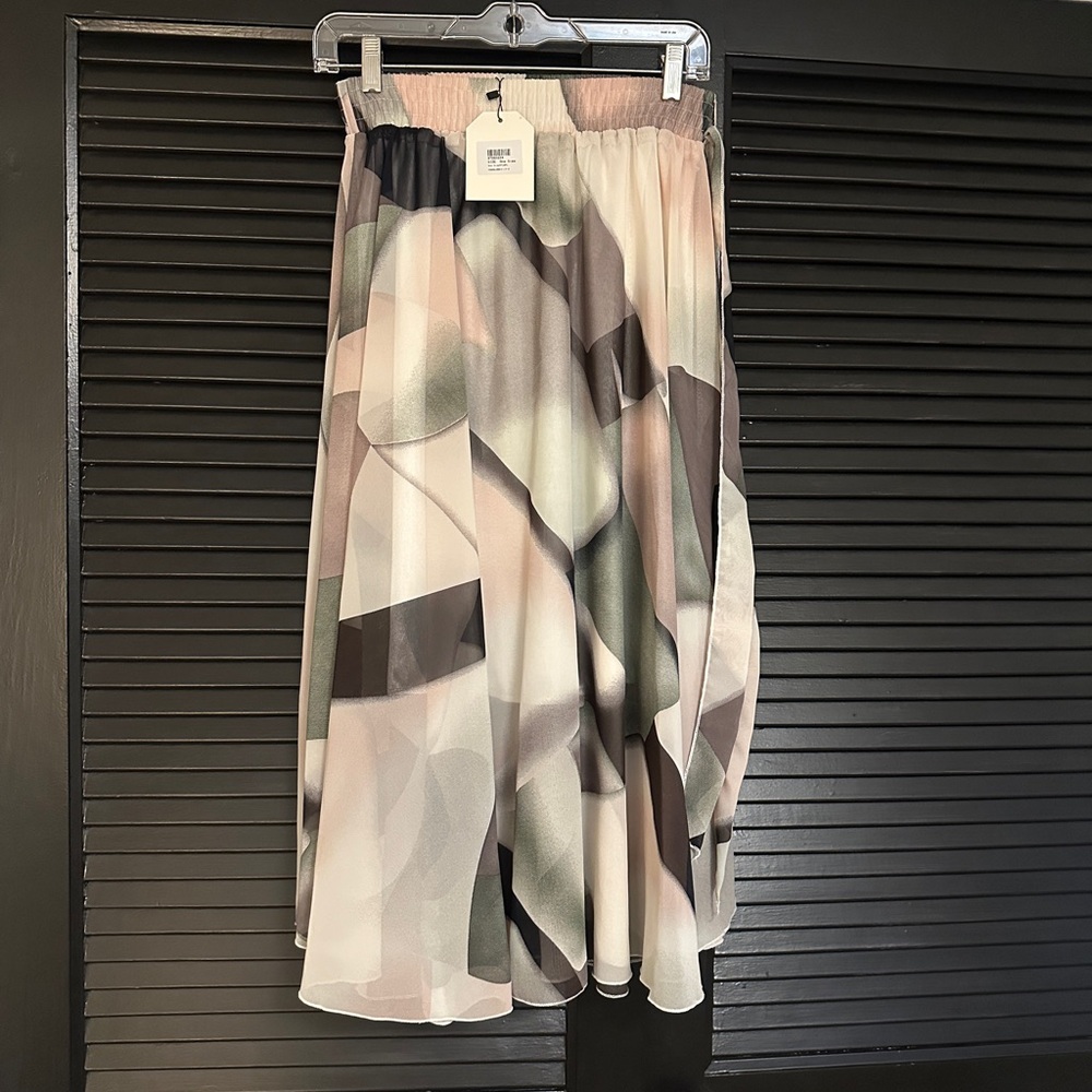 NWT 🆕 Patterned Skirt